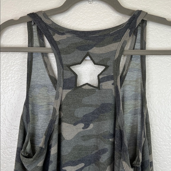 Star cutout camo tank, size XL - Picture 5 of 5
